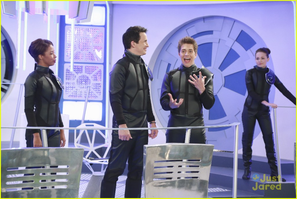'Lab Rats' Head To Space On Tonight's Show See Exclusive Pics