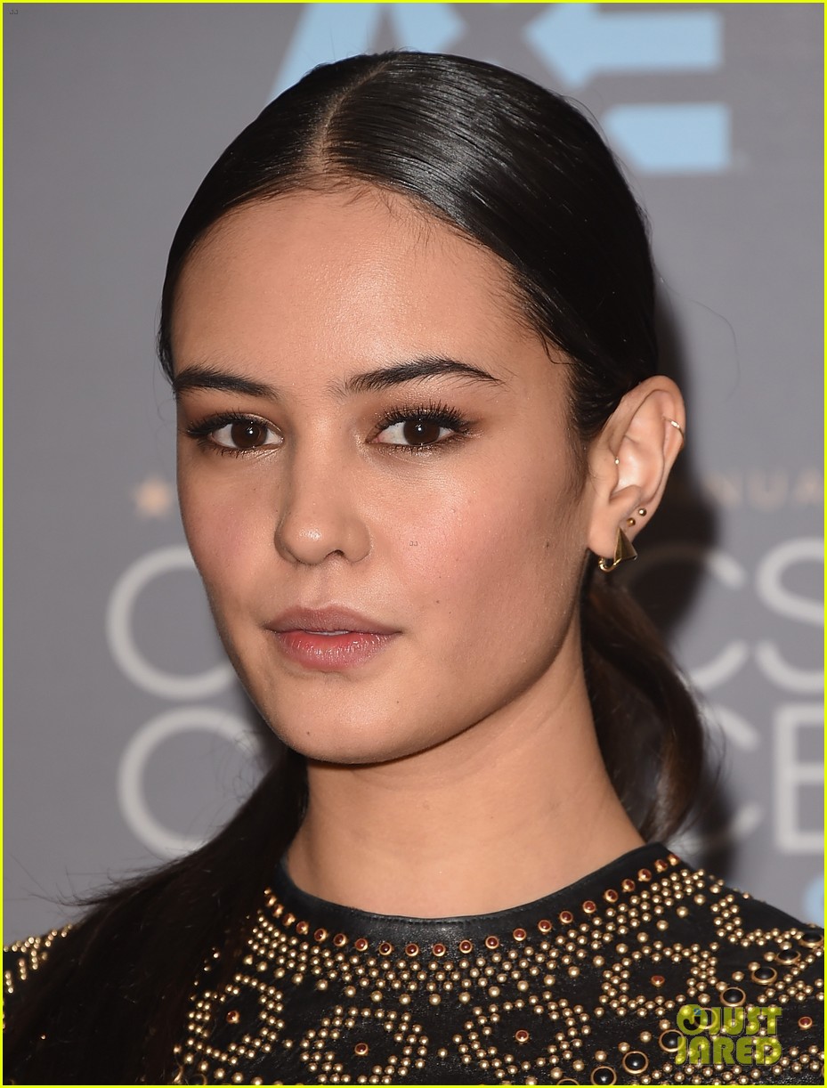 Courtney Eaton Attends Critics Choice Awards 16 With Mad Max Co Stars Photo 16 Critics Choice Awards Abbe Lee Kershaw Courtney Eaton Critics Choice Awards Riley Keough Pictures Just Jared Jr