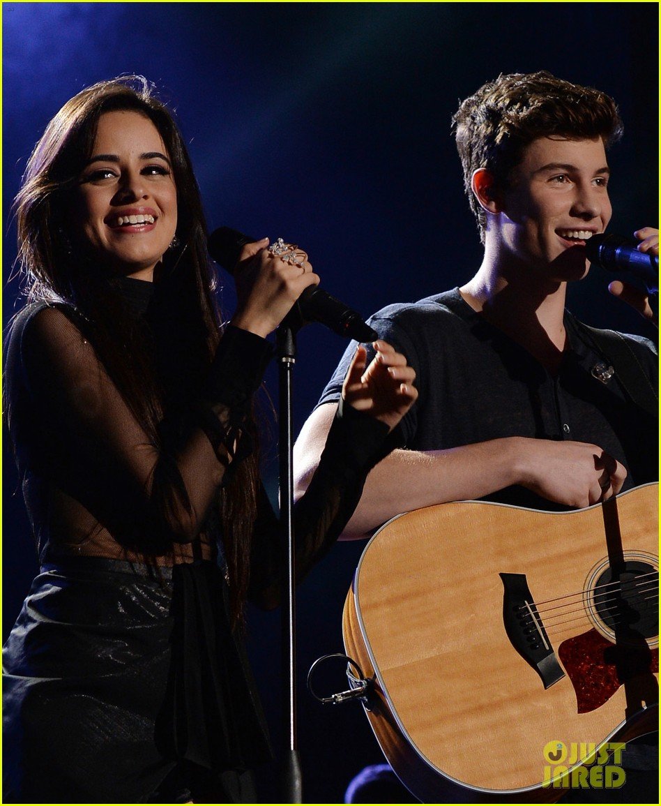 shawn mendes camila cabello perform on nye 02