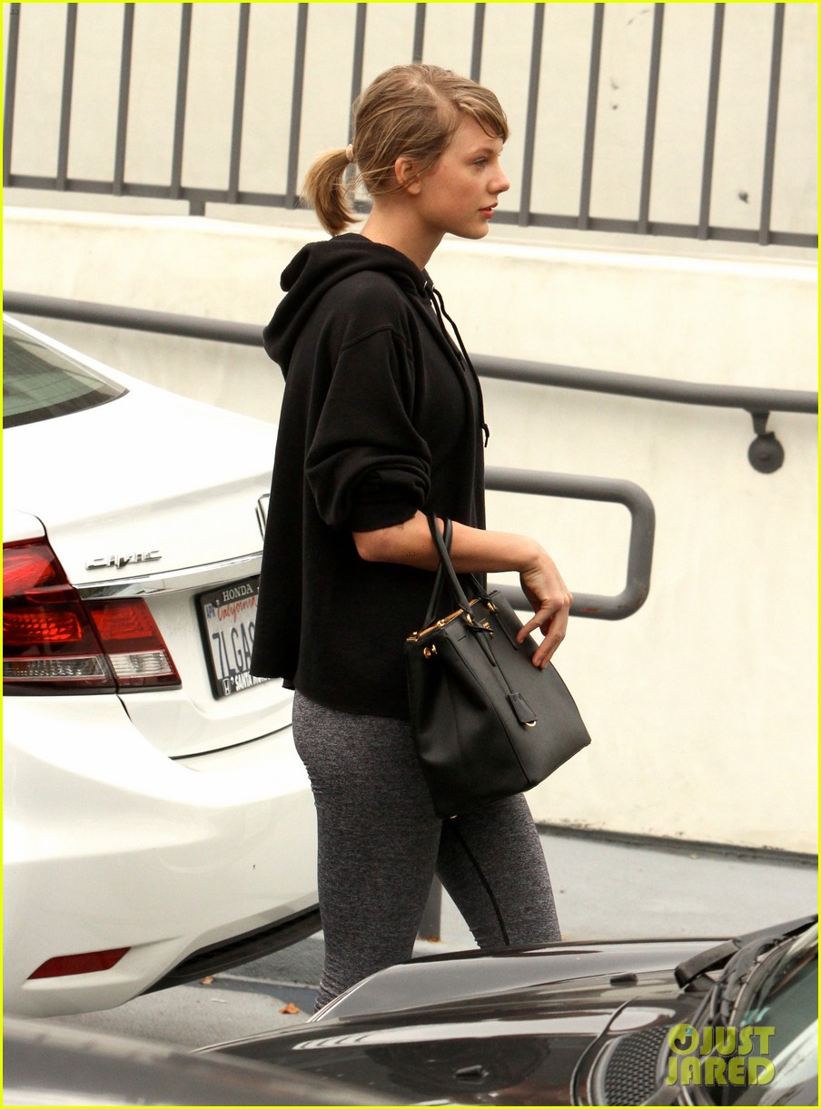 Taylor Swift Gets In a Workout with BFF Selena Gomez Photo 916575(01)