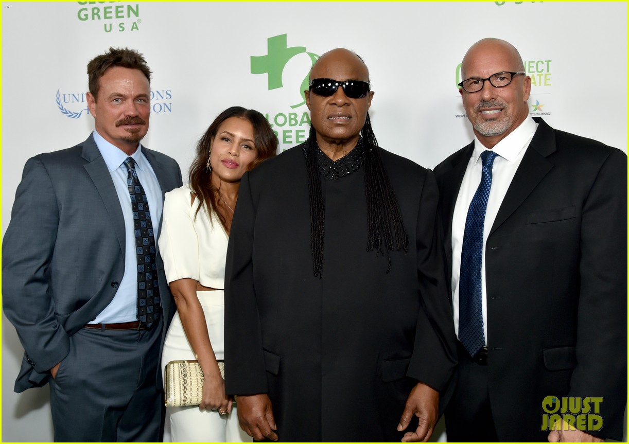 charlie puth justin baldoni global green pre oscars party 26