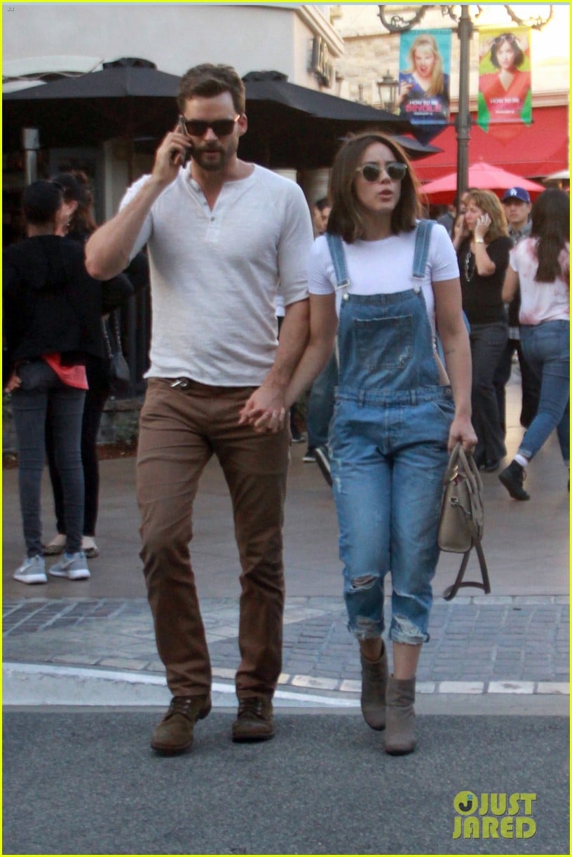 Chloe & Boyfriend Austin Nichols Spend Valentine's Day Shopping