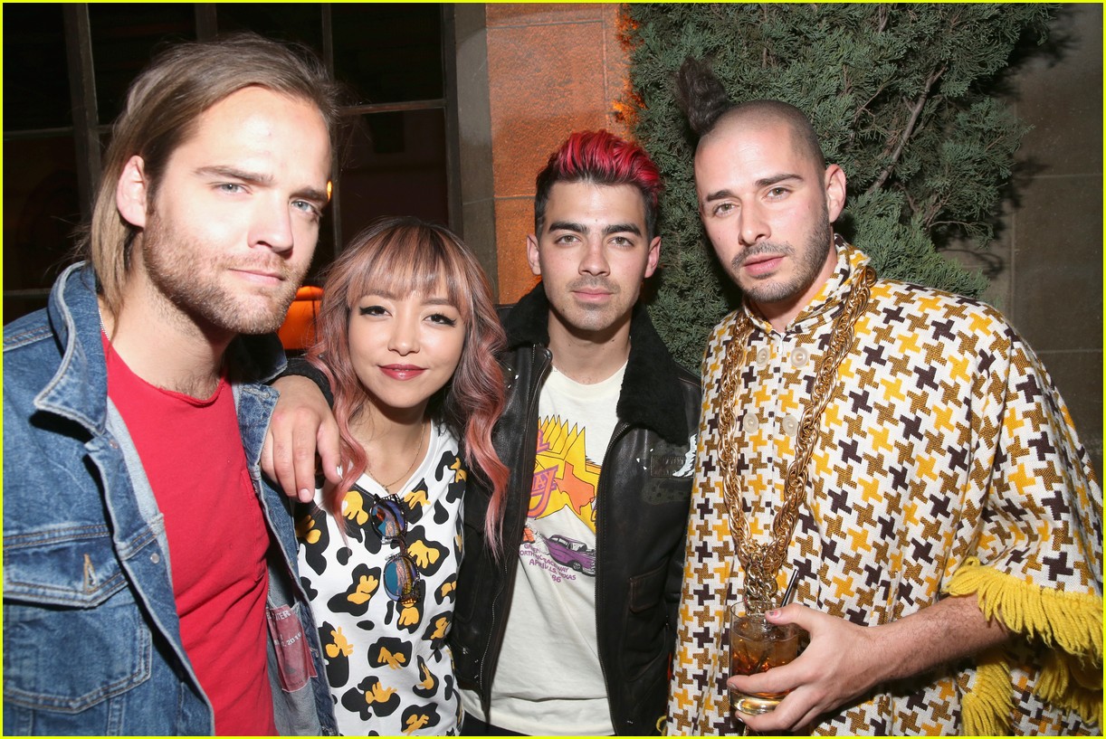 dnce emblem3 cameron monaghan ashley greene vfyh party 16