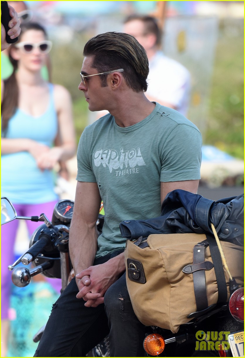 Zac Efron Introduces 'Baywatch' Character: Meet Brody!: Photo 935956 |  Alexandra Daddario, Zac Efron Pictures | Just Jared Jr.