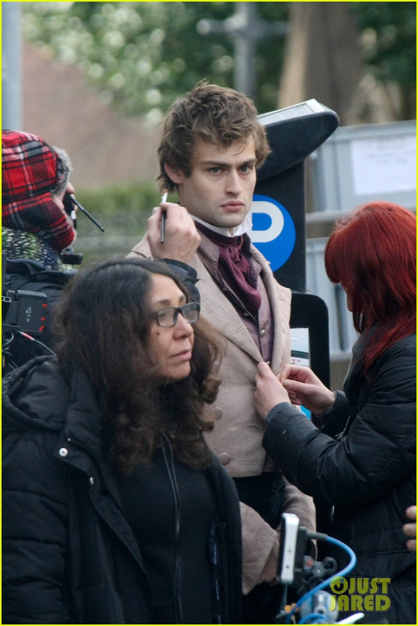 Full Sized Photo of elle fanning douglas booth storm stars filming 16