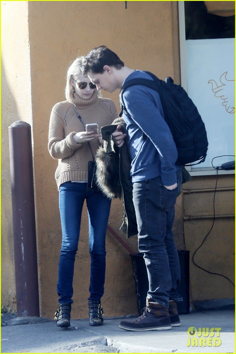 Full Sized Photo of emma roberts evan peters kiss 13 | Emma Roberts