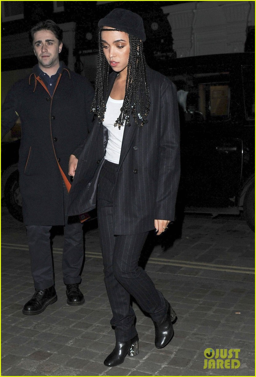 Fka Twigs Has Love For Everyone Photo 924115 Photo Gallery Just Jared Jr 0275