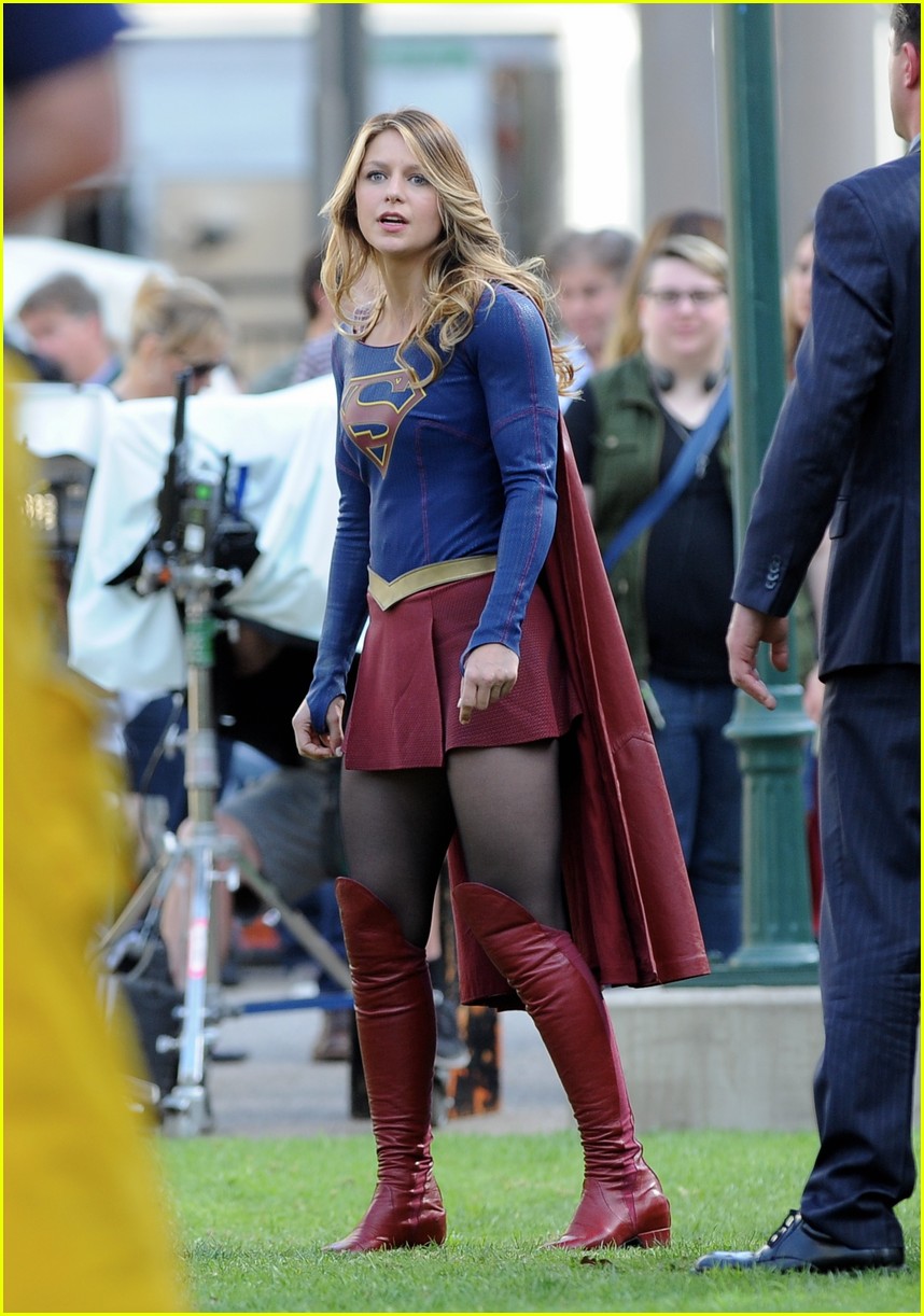 Full Sized Photo Of Grant Gustin Melissa Wap Supergirl Crossover 24