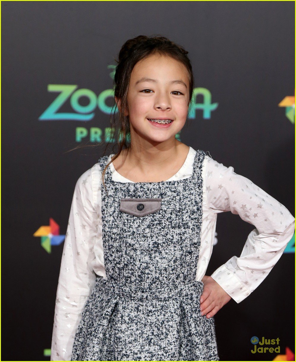 Hayden Byerly Brings Girlfriend Alyssa Jirrels To 'Zootopia' Premiere ...