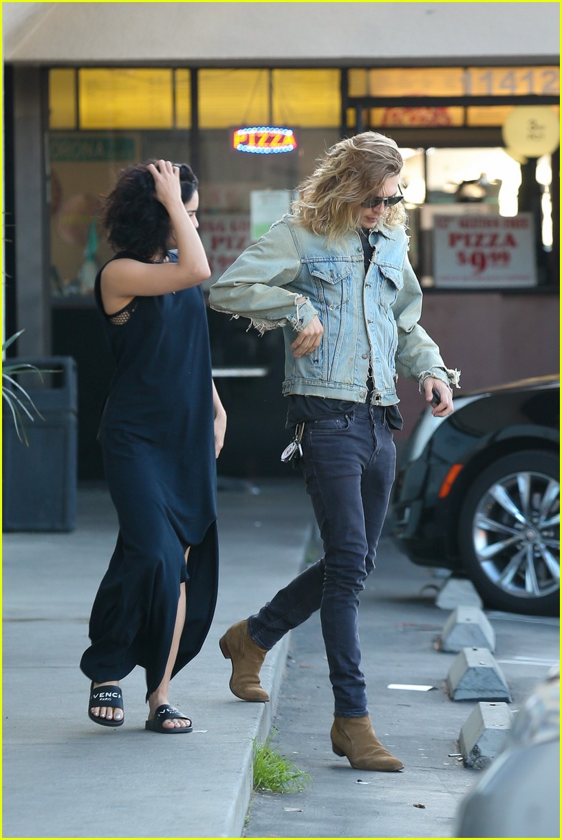 Full Sized Photo of vanessa hudgens austin butler dry cleaning 08