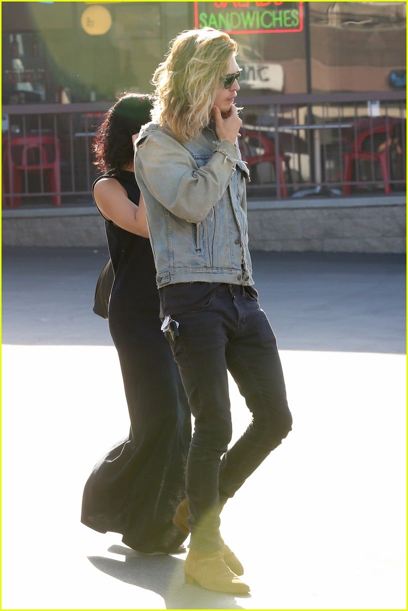 Full Sized Photo of vanessa hudgens austin butler dry cleaning 10