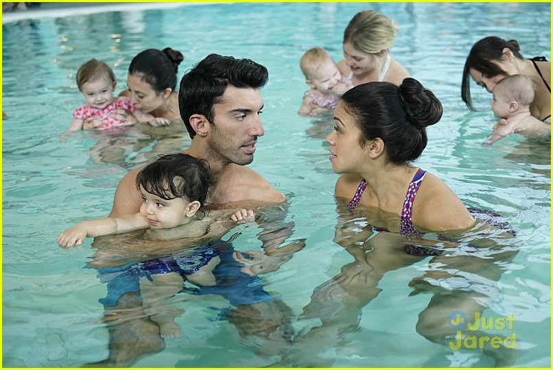 Jane & Rafael Take Mateo To His Baby Swim Class on 'Jane The Virgin