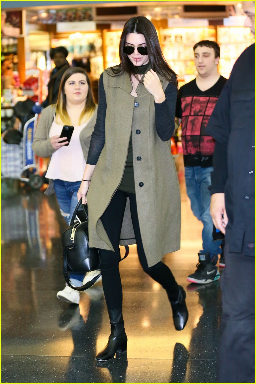 Full Sized Photo of kendall jenner throws backseat dance party 20