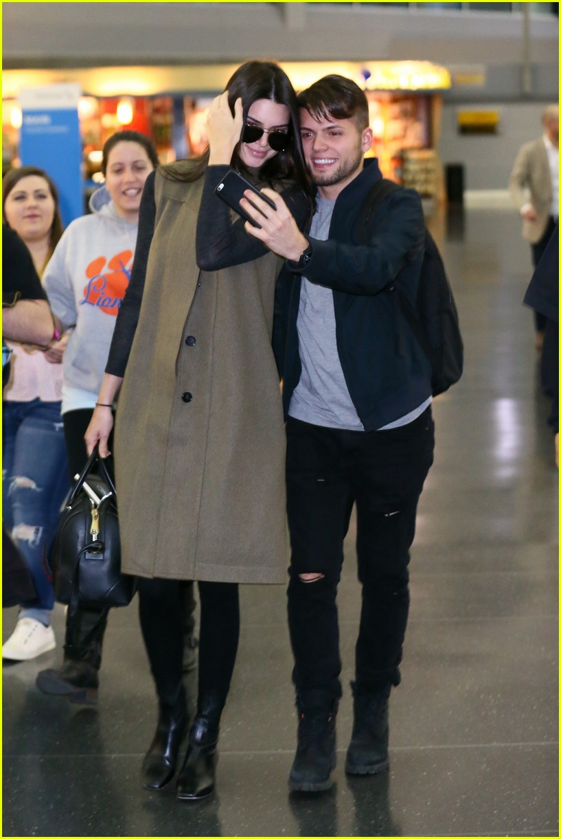 Full Sized Photo of kendall jenner throws backseat dance party 22