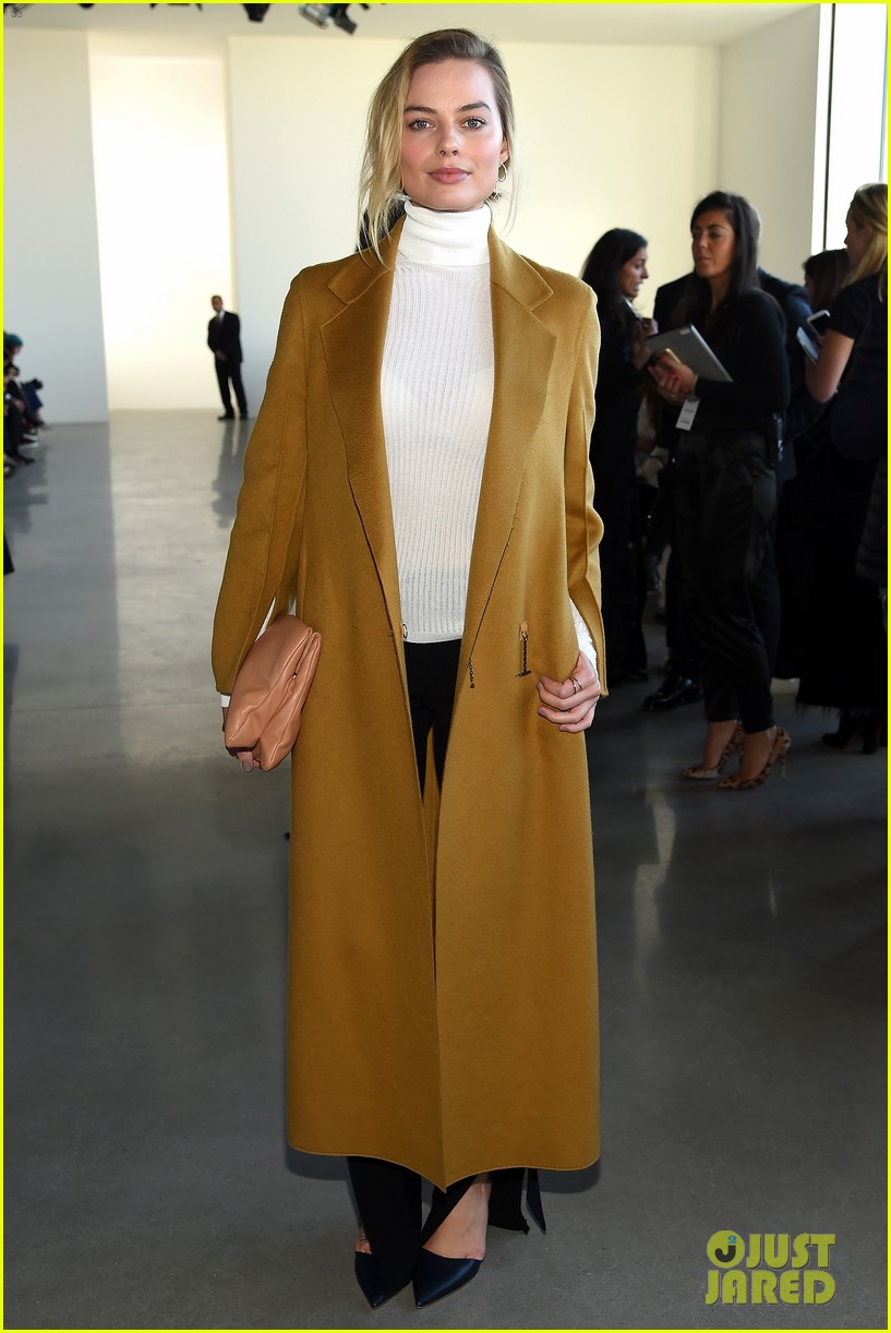 Kendall Jenner Bares Midriff While Attending Calvin Klein Show Photo 931274 Photo Gallery 