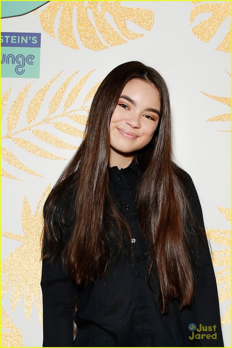 Landry Bender & Aidan Alexander Check Out A Pre-Oscar Lounge | Photo ...