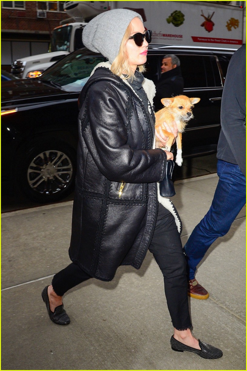 Full Sized Photo of jennifer lawrence arrives with pippi 03 | Jennifer