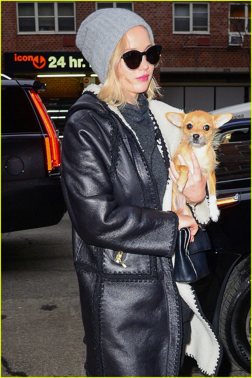 Full Sized Photo of jennifer lawrence arrives with pippi 08 | Jennifer