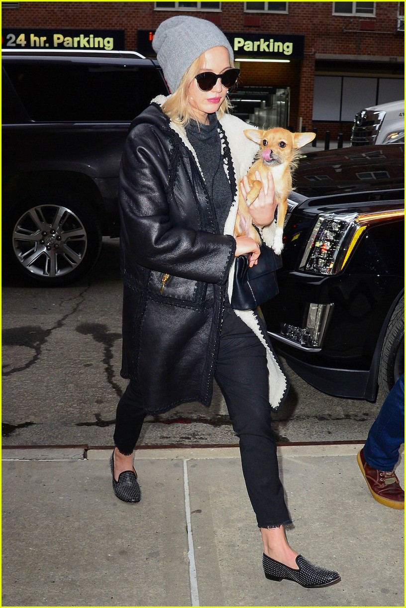 Full Sized Photo of jennifer lawrence arrives with pippi 09 | Jennifer