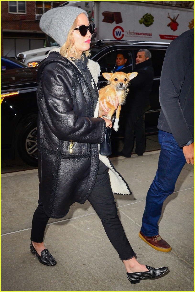 Full Sized Photo of jennifer lawrence arrives with pippi 20 | Jennifer