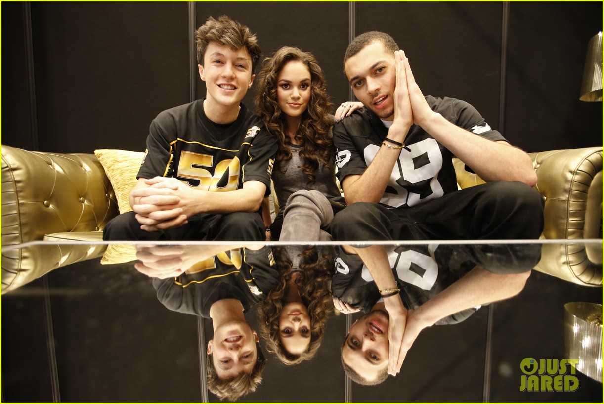 Madison Pettis Shows Off Her NFL Shirt Design With Kalin & Myles!: Photo  923297, 2016 Super Bowl, Kalin and Myles, kalin white, Madison Pettis,  myles parrish Pictures