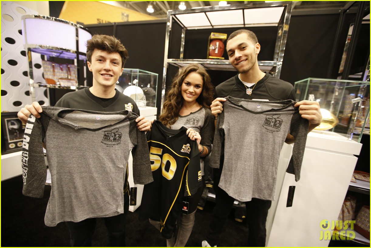 Madison Pettis Shows Off Her NFL Shirt Design With Kalin & Myles!: Photo  923297, 2016 Super Bowl, Kalin and Myles, kalin white, Madison Pettis,  myles parrish Pictures