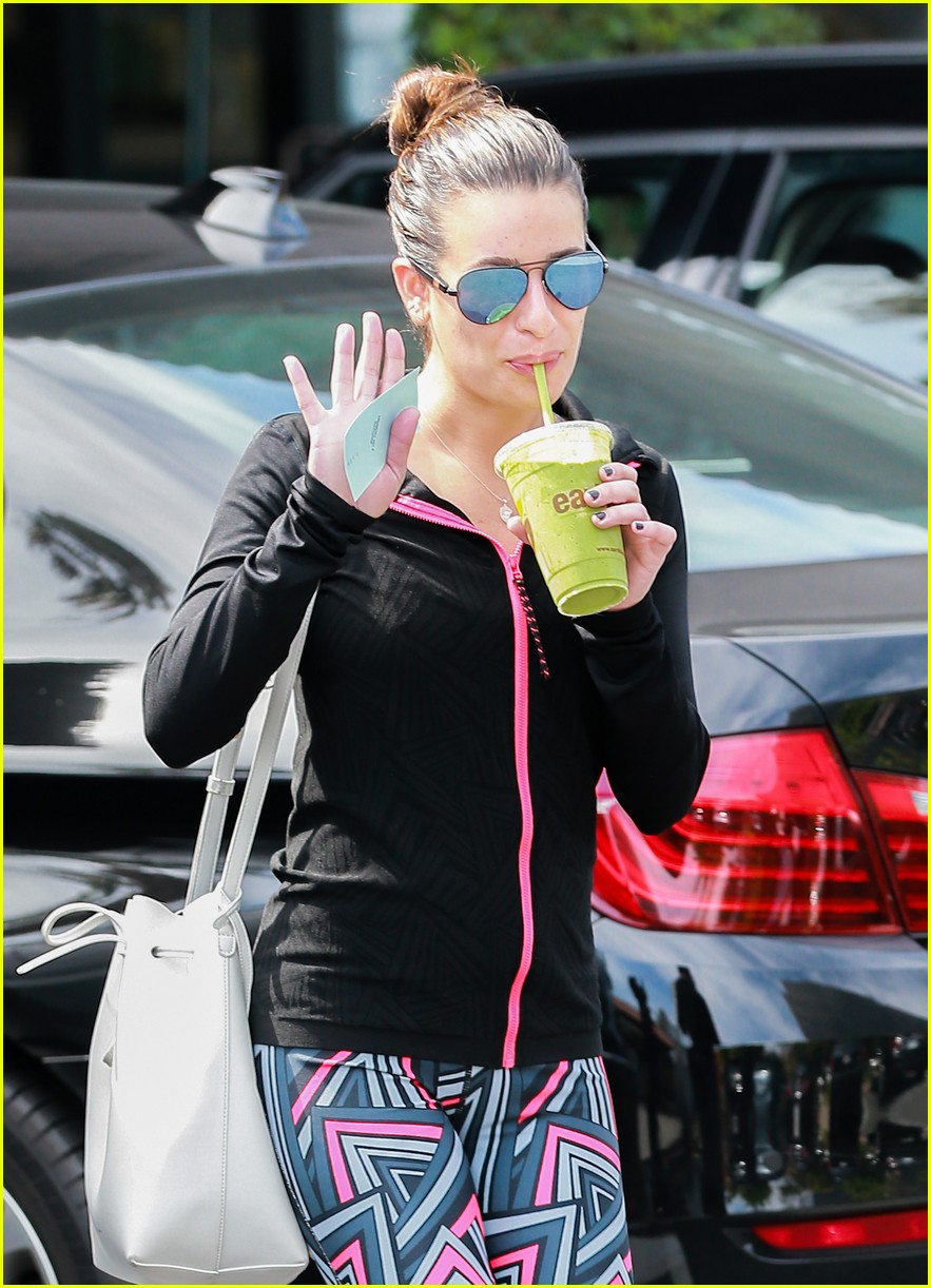 Lea Michele Flashes A Smile At Soul Cycle Following Breakup Photo