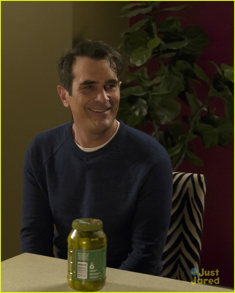 Full Sized Photo of haley andy stuck house storm modern family tonight