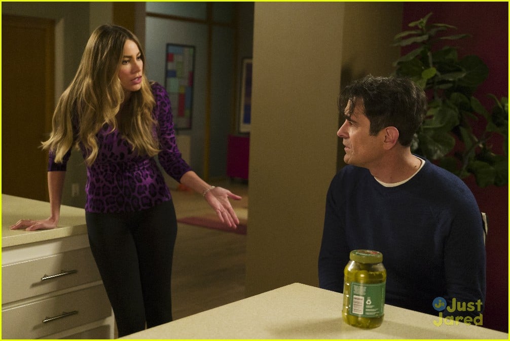 Modern Family Haley And Andy Passionate Kiss Episode Haley Puts The Moves On Andy on Tonight's 'Modern Family' | Photo