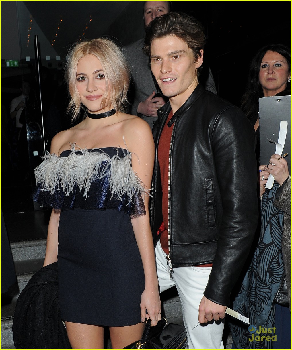 Full Sized Photo of pixie lott oliver cheshire maisie williams instyle ...