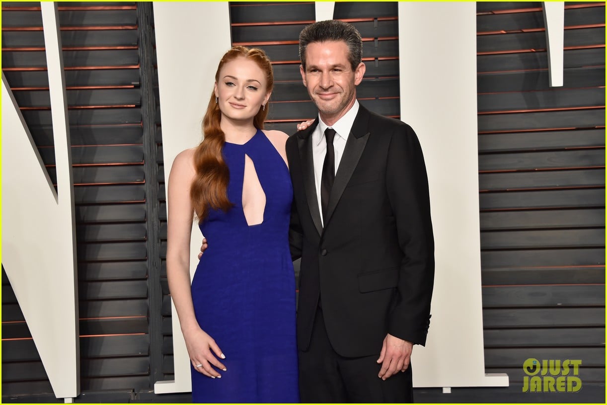 Daisy Ridley Switches Into Second Look at Vanity Fair Oscar Party with