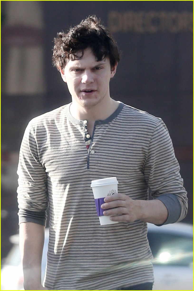 Full Sized Photo of emma roberts evan peters coffee date 04 Emma
