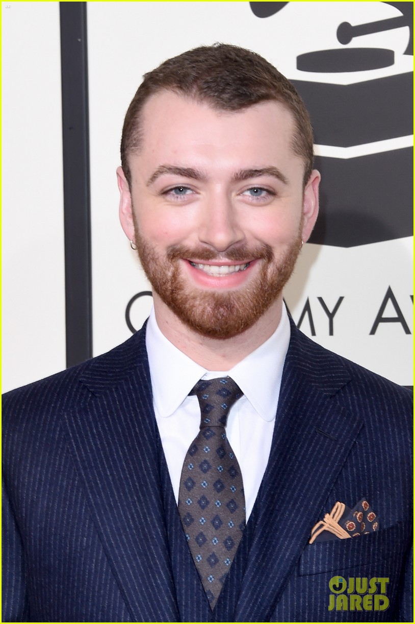 Sam Smith Gives Two Big Thumbs Up at the Grammys 2016! Photo 929650