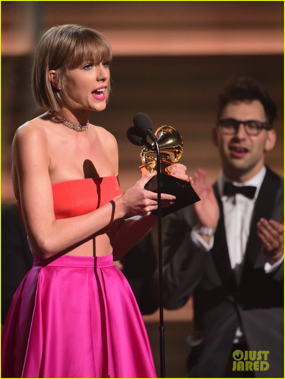 Taylor Swift Accepting Grammy 2024 Image to u