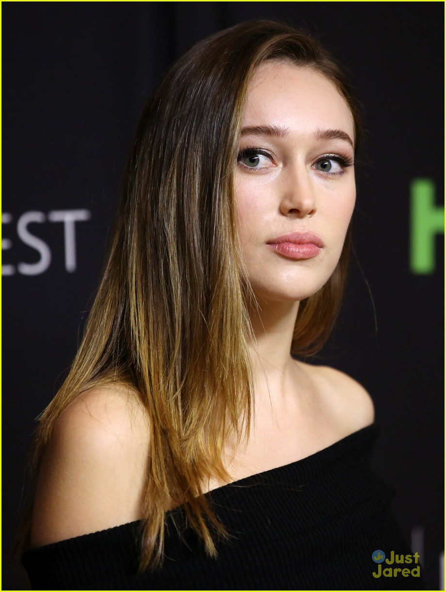 Alycia Debnam Carey Makes First Appearance At Paleyfest Since Lexas The 100 Death Photo 