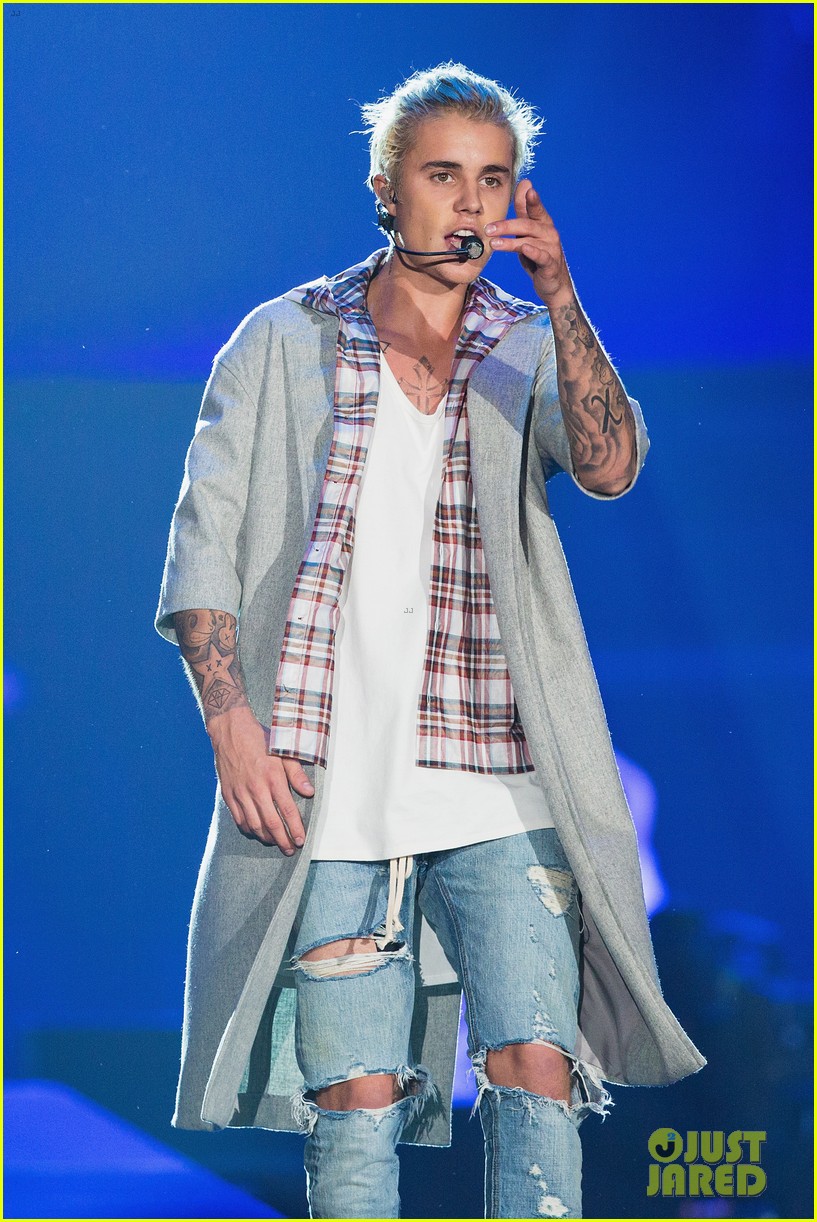 Justin Bieber Begins 'Purpose World Tour' in Seattle - Peep the ...