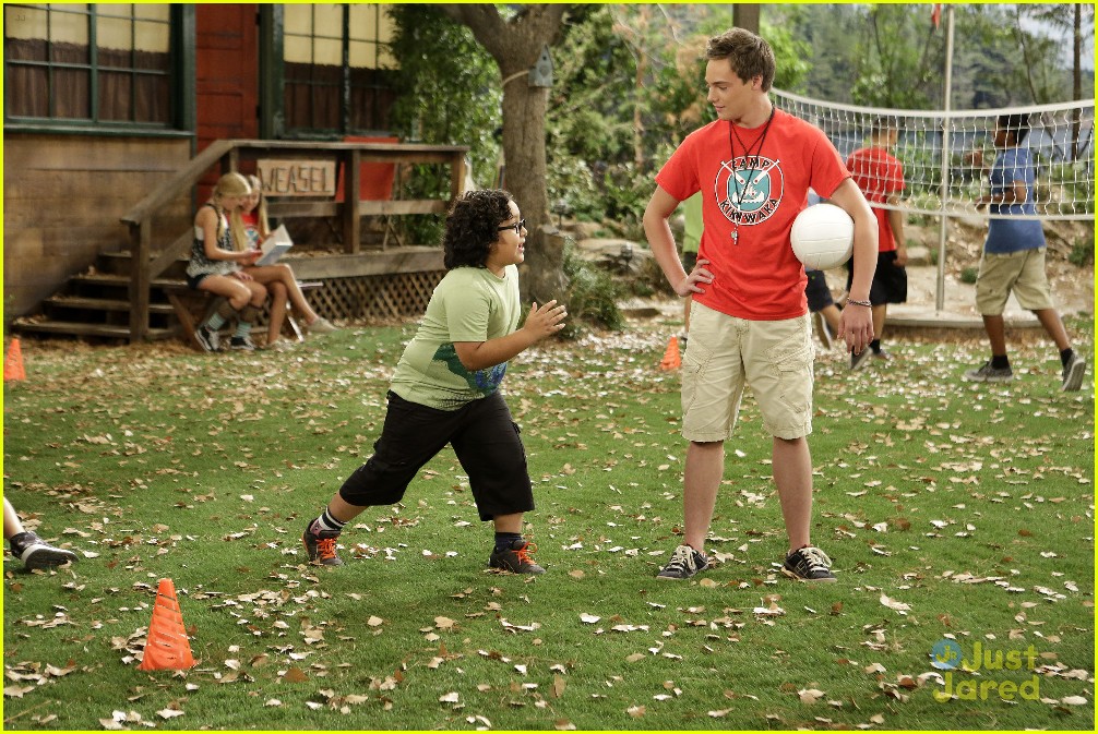 Emma & Lou Start A Catering Company On 'Bunk'D' Tonight Photo 946471