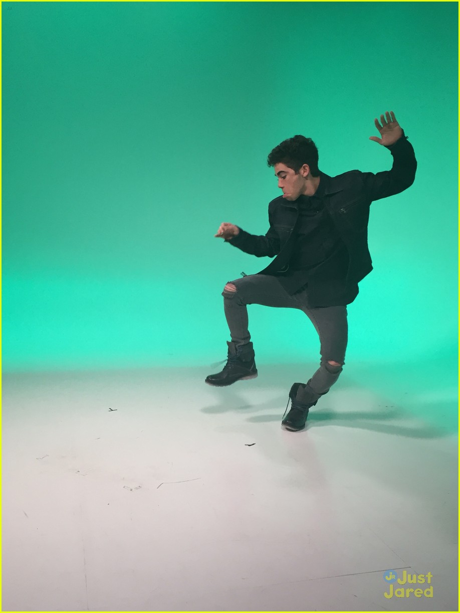 Cameron Boyce Shares New York City Trip Pics (JJJ Exclusive) Photo