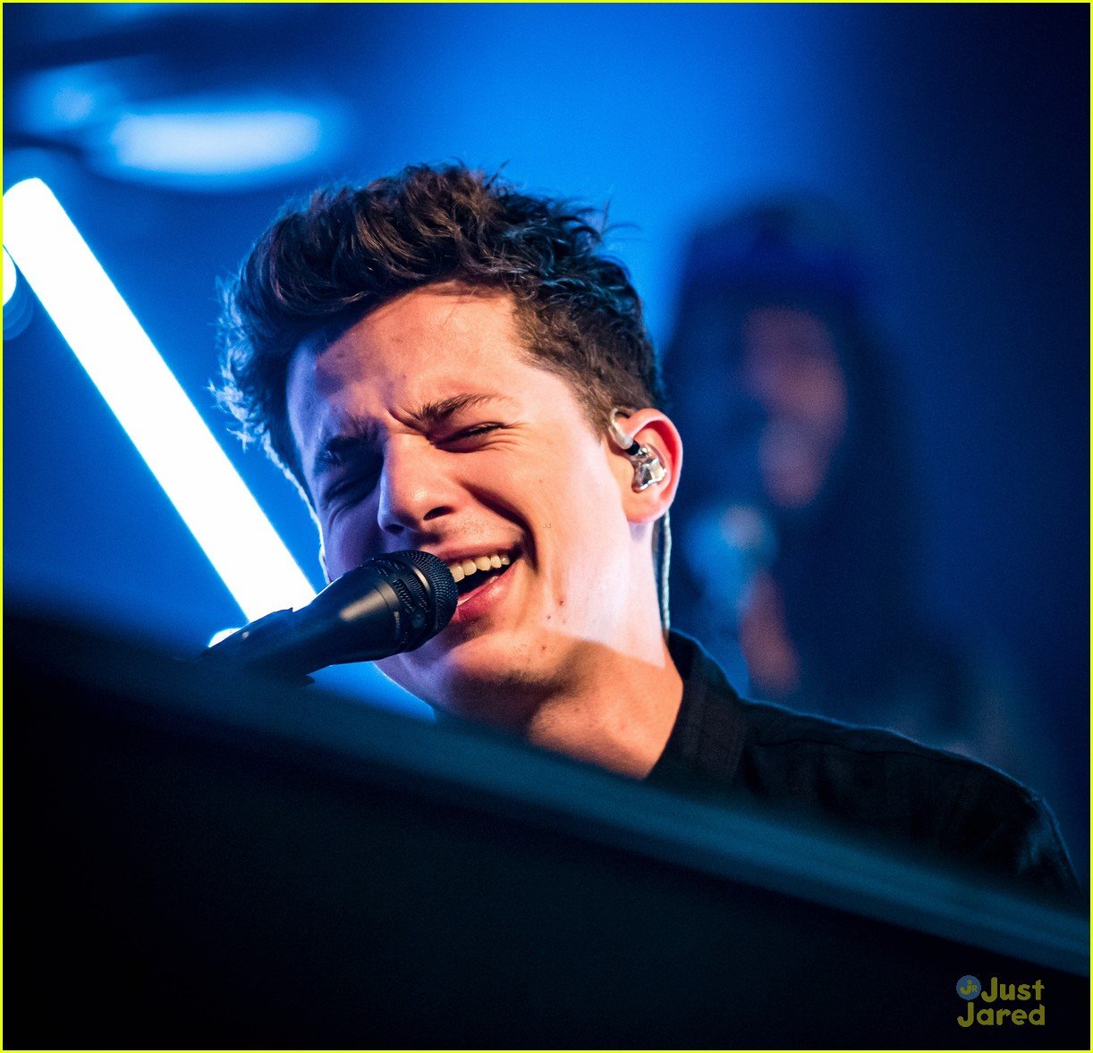 Full Sized Photo of charlie puth chelsea vegas concert pics 09