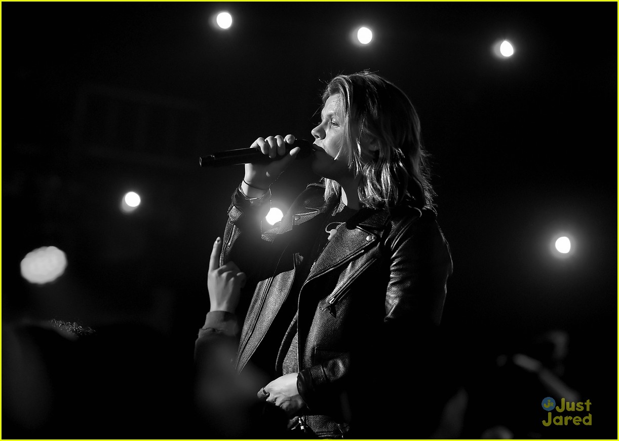 conrad sewell iheart concert remind me vid quotes 04