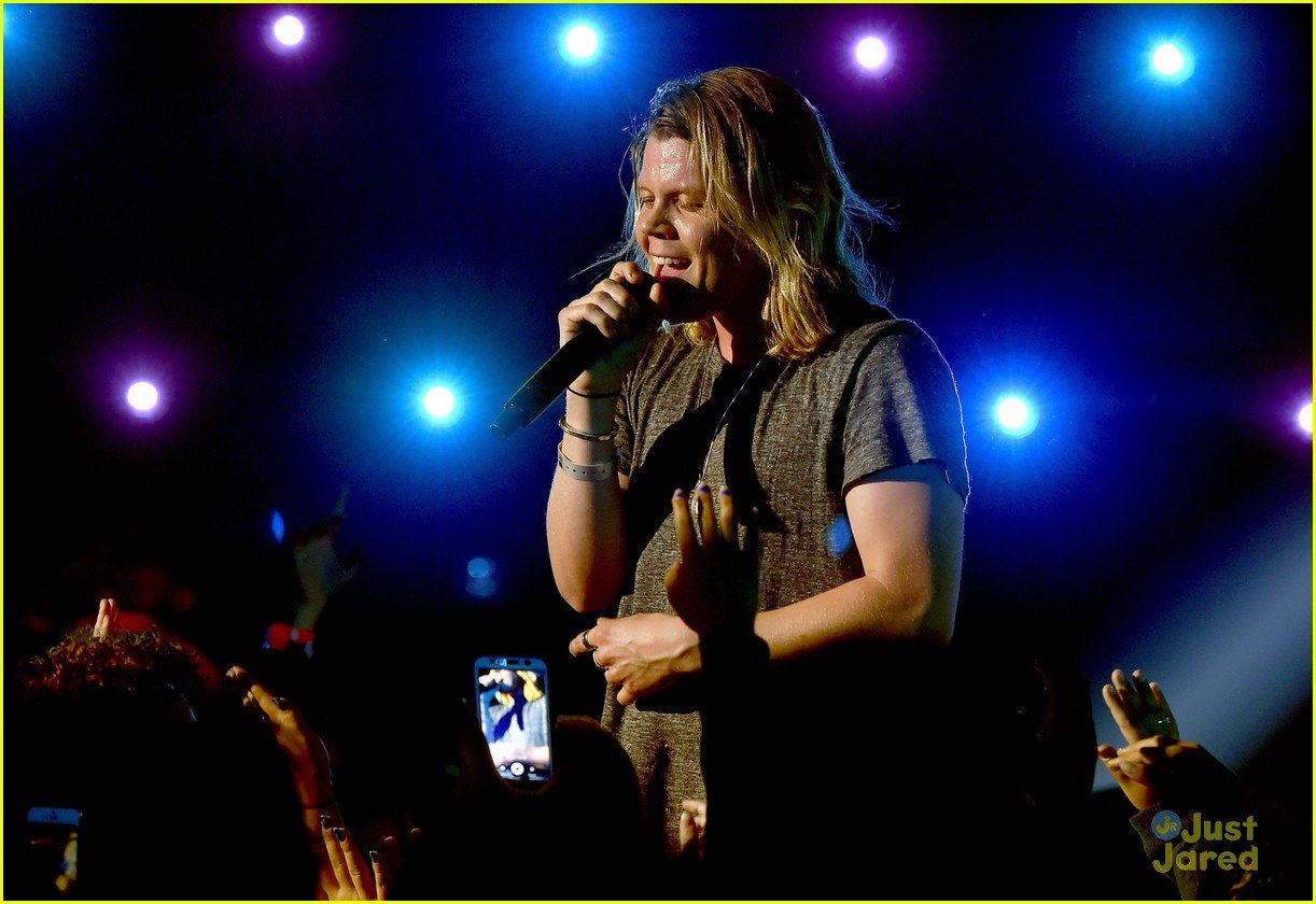 conrad sewell iheart concert remind me vid quotes 05