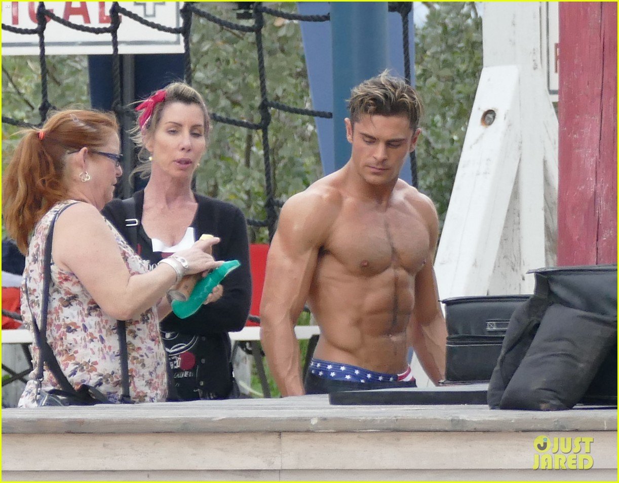 zac efron spray down baywatch set 08