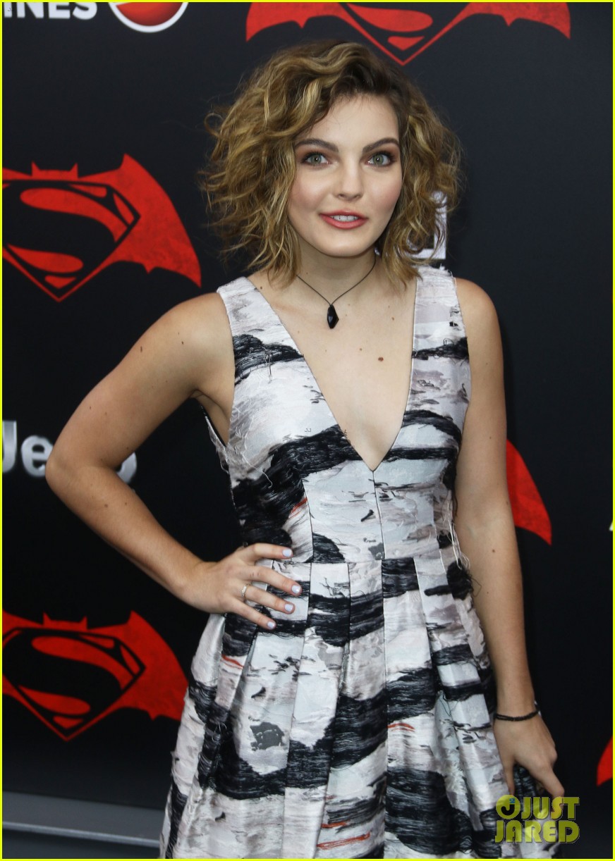 david mazouz camren bicondova batman premiere nyc 01