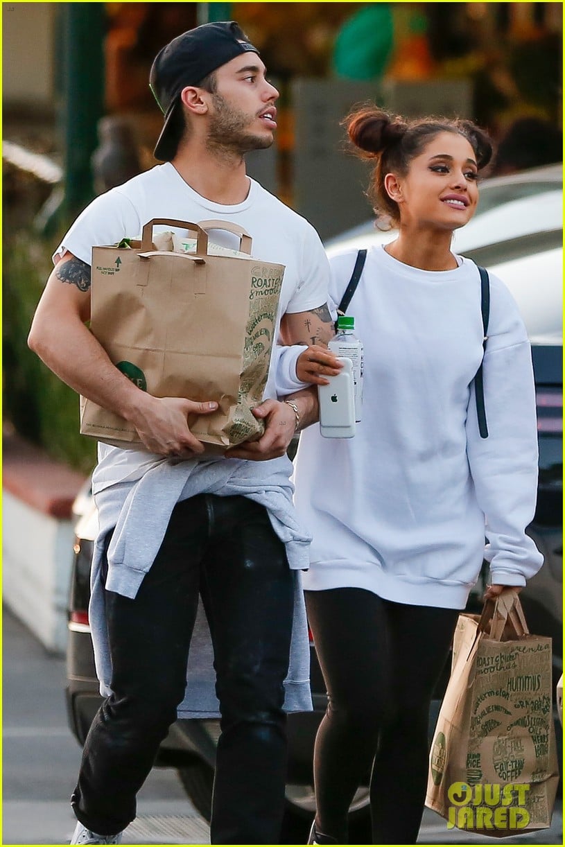 Ariana Grande Holds Hands with Boyfriend Ricky Alvarez at Whole Foods ...