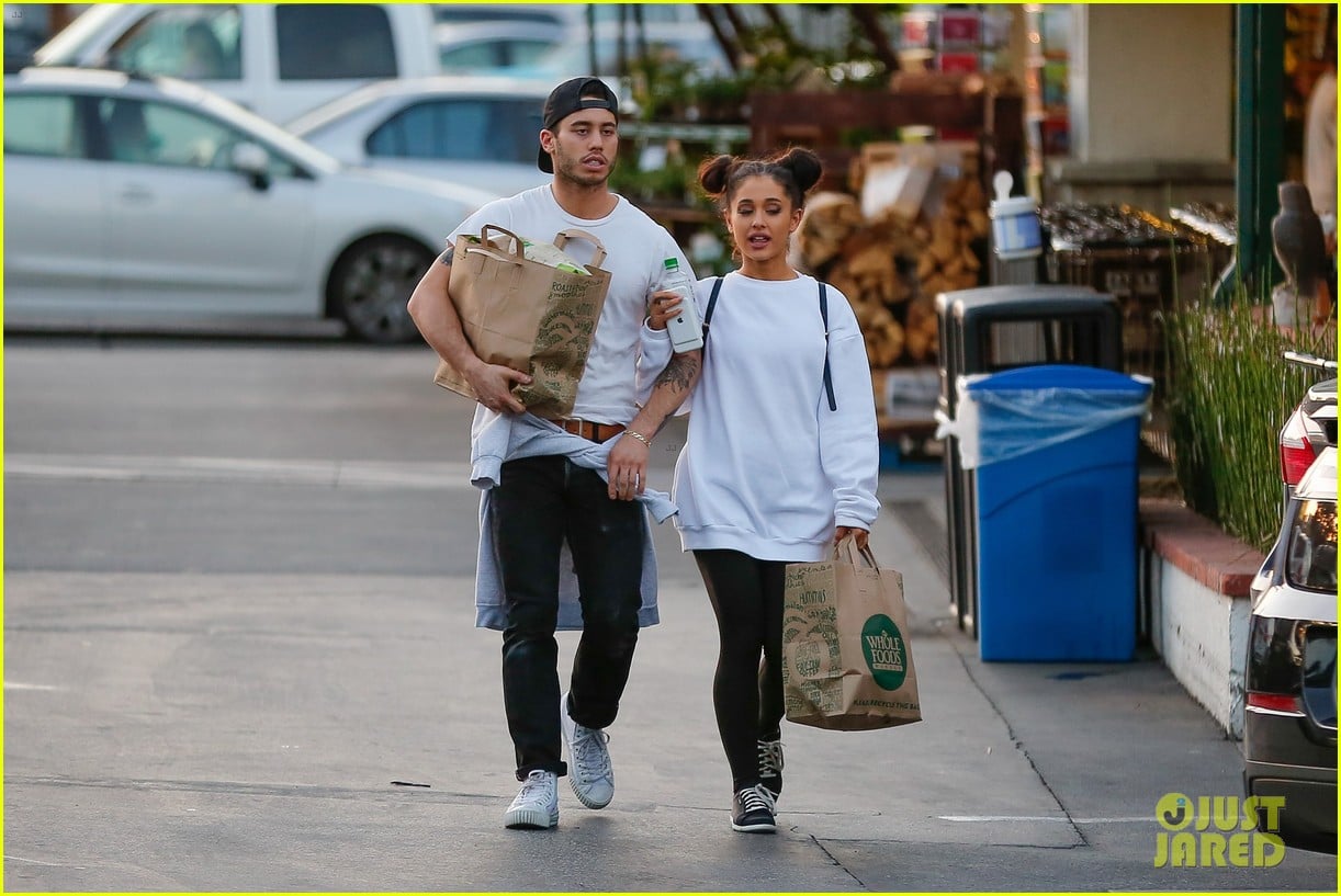 Full Sized Photo of ariana grande boyfriend ricky alvarez hold hands