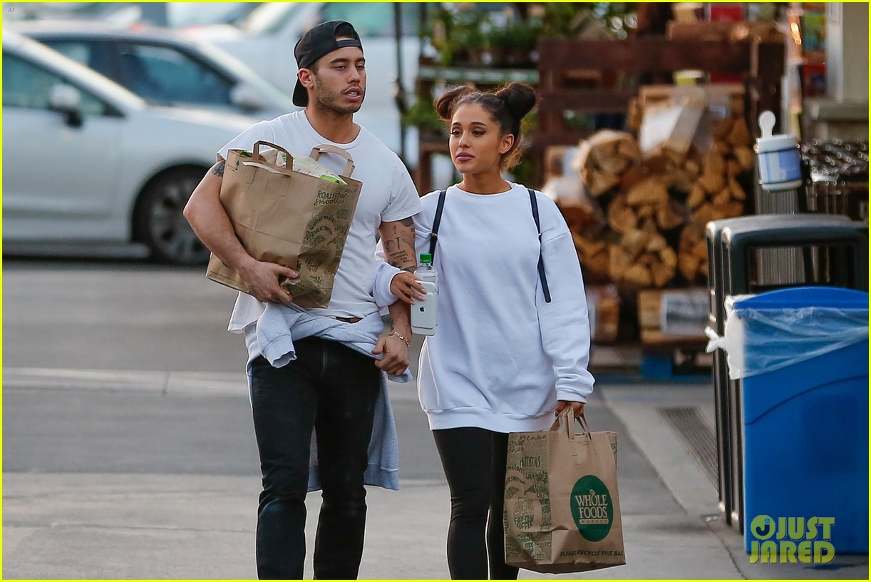 Full Sized Photo of ariana grande boyfriend ricky alvarez hold hands