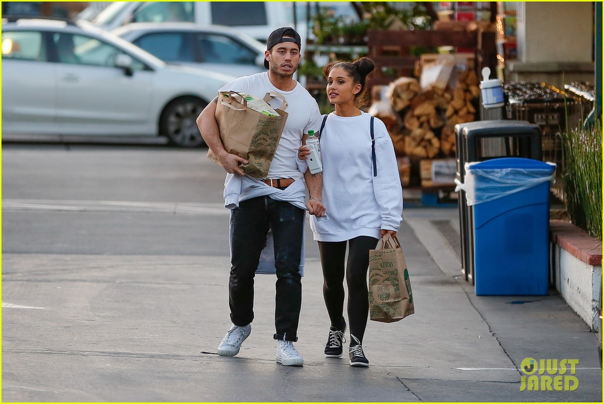 Full Sized Photo of ariana grande boyfriend ricky alvarez hold hands