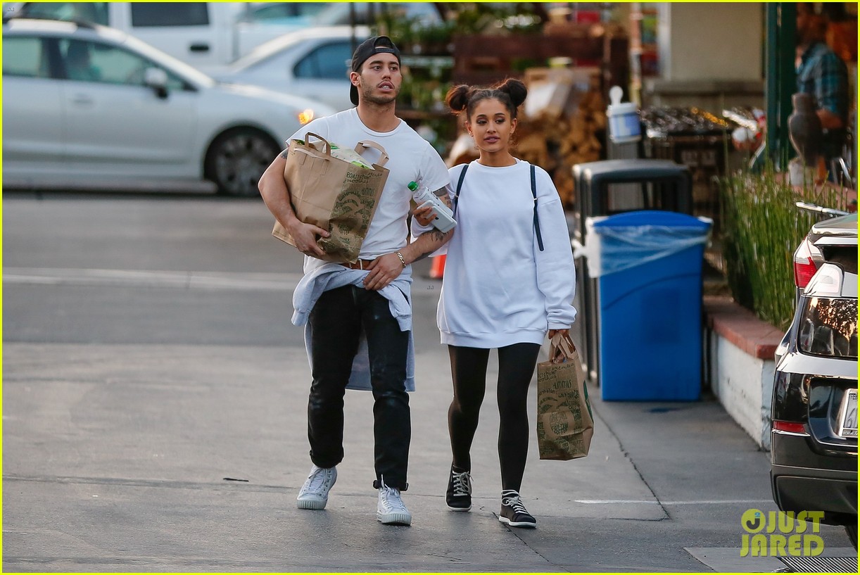 Full Sized Photo of ariana grande boyfriend ricky alvarez hold hands