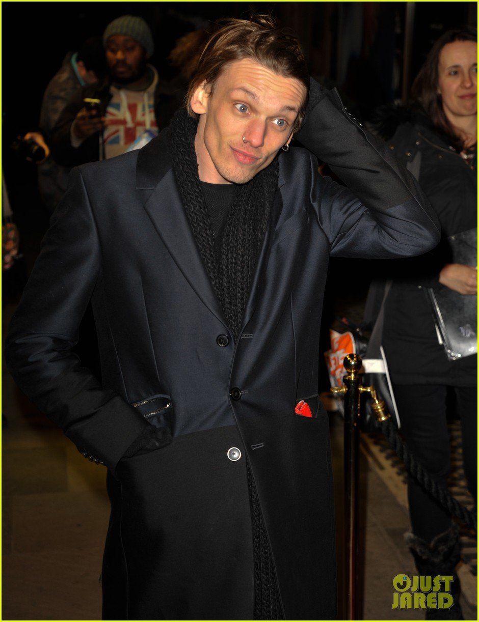 kit harington jamie campbell bower have theatre night at the maids 03