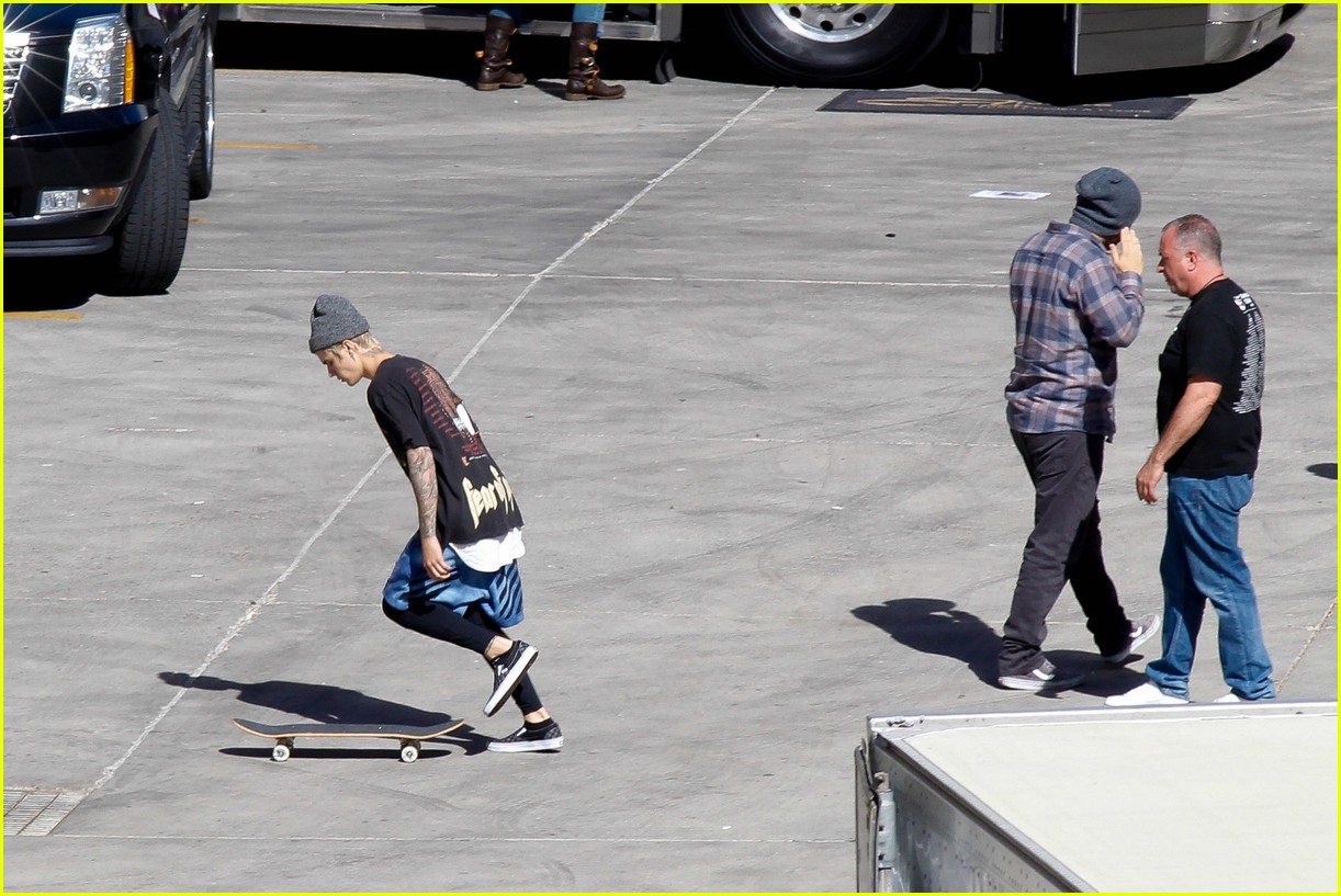 Justin Bieber Takes Skateboard Break Before Arizona Concert Photo 949214 Photo Gallery